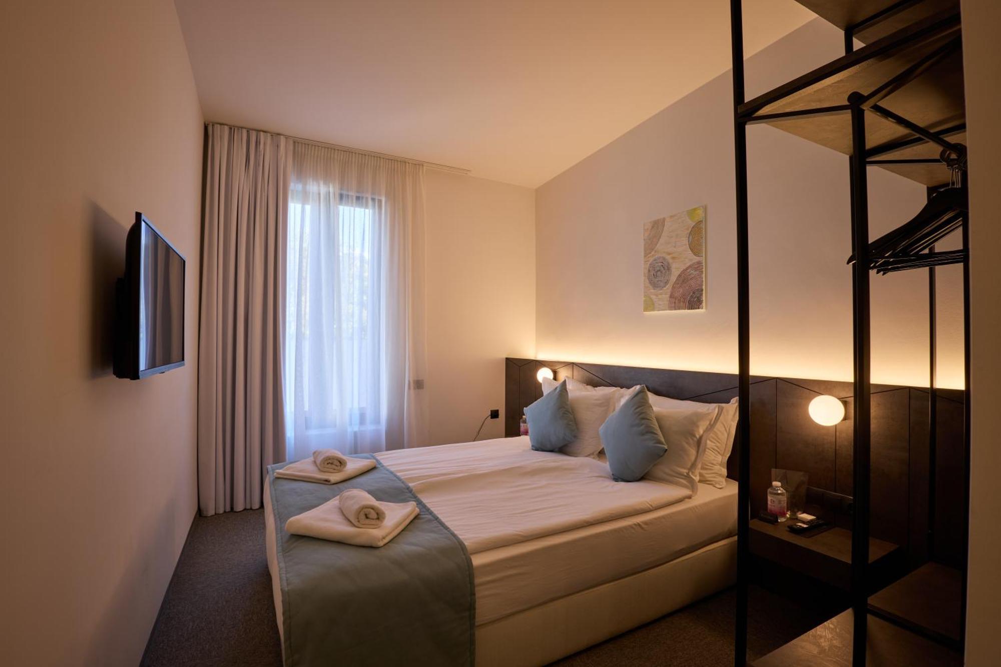 Bizarre Boutique Hotel Varna Esterno foto