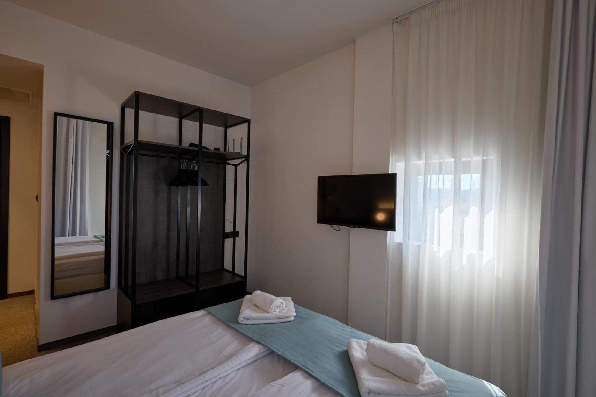 Bizarre Boutique Hotel Varna Esterno foto